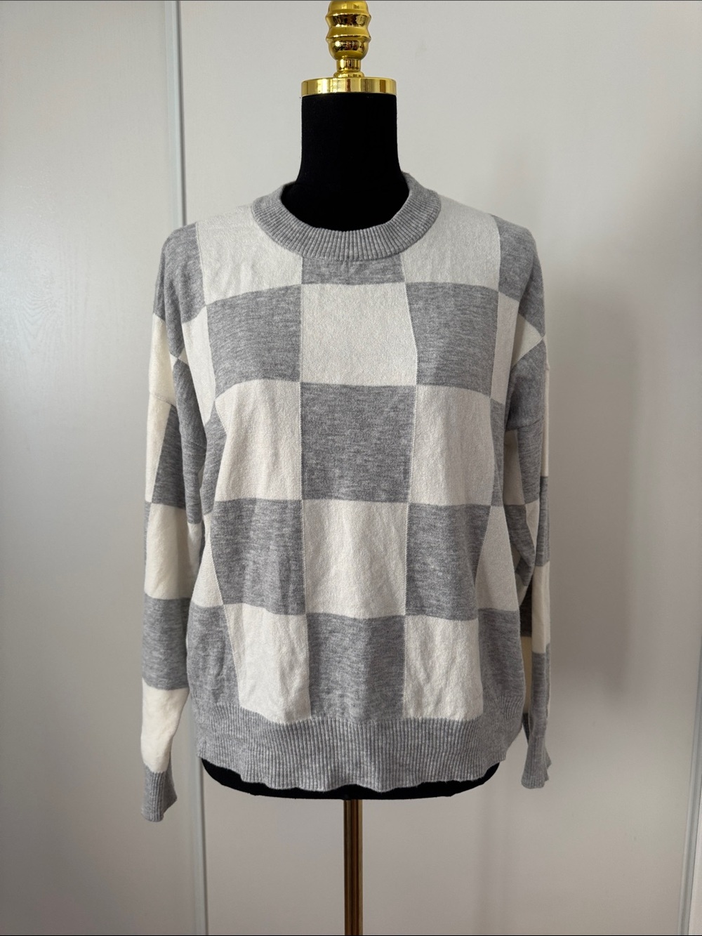 T Tahari Gray & White Checkerboard Crewneck Sweater